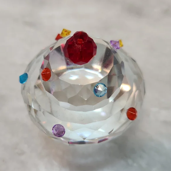 Art Glass Cupcake With Sprinkles - Paperweight - Picture 3 of 5